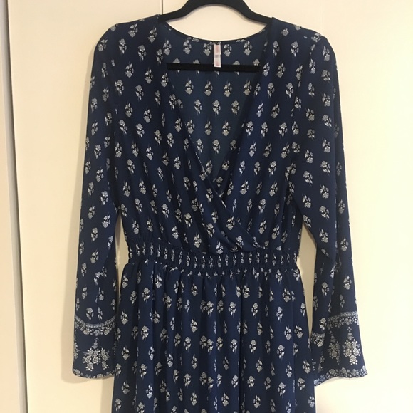 Xhilaration Dresses & Skirts - XHILIRATION NAVY BELL SLEEVES DRESS